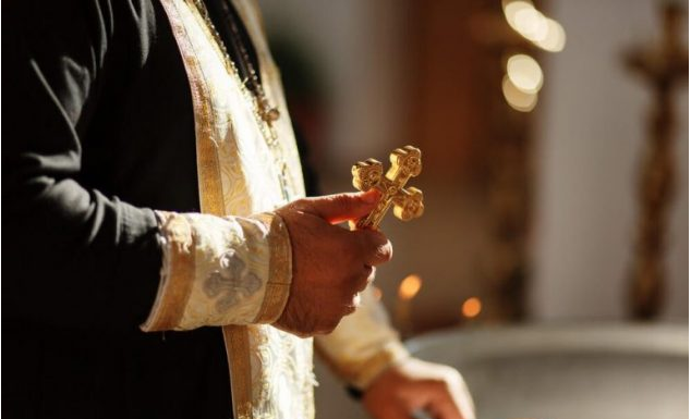 Sveštenik otkrio da li treba da se nosi odeća pokojnika: Rođaci to ne bi trebalo da rade