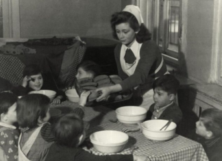 U VIHORU RATA JE ODVOJILI OD PORODICE: Nikad ih VIŠE nije videla, a onda joj devojčica u sirotištu POKAZALA SLIKU KOJA JE ZALEDILA