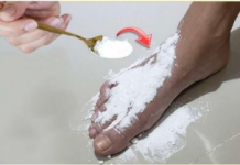 Stavite običnu sodu bikarbonu na stopala i pustite da djeluje: OVDJE je učinak za 15 minuta!