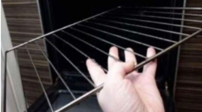 Tek sa 50 godina sam saznala čemu služi rešetka unutar peći: OVAKO se može koristiti!