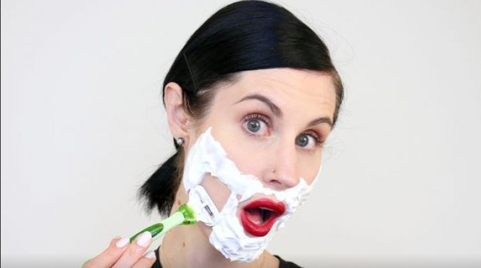 ZVUČI BIZARNO ALI SVE VIŠE ŽENA BRIJE LICE! Dermatolozi sada otkrili šta misle o tome! EVO ŠTA ŽE SE DESITI SA VAŠOM KOŽOM!