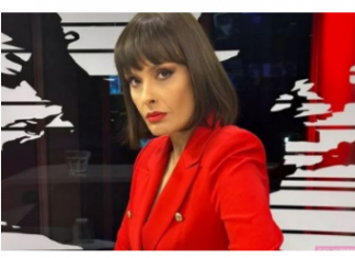 Ljudi ne veruju šta gledaju: Srpska voditeljka snimljena ispod stola, da li je moguće da nosi ovo u programu uživo