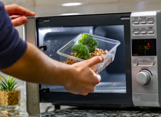 JESTE LI ZNALI DA MIKROVALNA NE SLUŽI SAMO ZA GRIJANJE HRANE: Možete je iskoristiti za ovih sedam stvari, probajte!