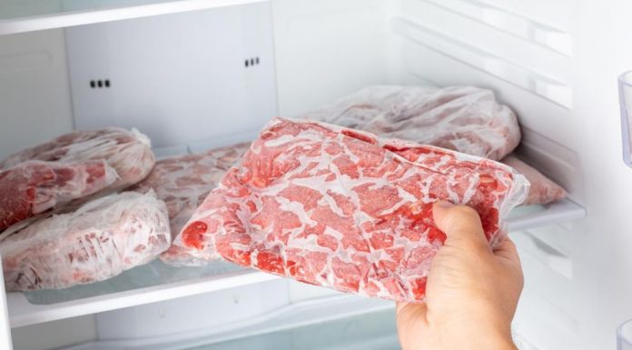 Ovako odmrzavate meso za 5 MINUTA: Da sam bar ranije znao ovaj trik!