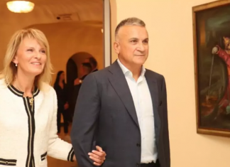 KAD TI JE SIN NOVAK ĐOKOVIĆ – U ovoj velelepnoj vili žive Dijana i Srđan: Unutra je čist glamur, a dvorište je kao iz bajke, pogledajte samo (foto)