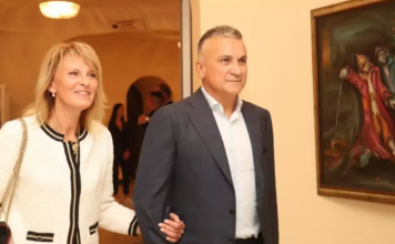 KAD TI JE SIN NOVAK ĐOKOVIĆ – U ovoj velelepnoj vili žive Dijana i Srđan: Unutra je čist glamur, a dvorište je kao iz bajke, pogledajte samo (foto)
