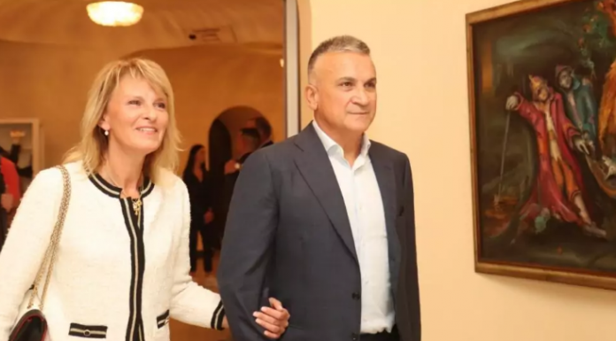 KAD TI JE SIN NOVAK ĐOKOVIĆ – U ovoj velelepnoj vili žive Dijana i Srđan: Unutra je čist glamur, a dvorište je kao iz bajke, pogledajte samo (foto)