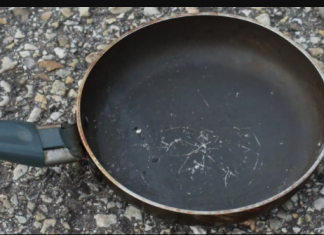 IZGREBANA tava će biti kao nova: SVE što vam treba je 1 proizvod koji svako ima u svojoj kuhinji!