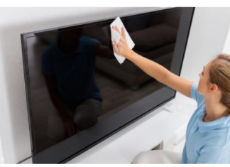 KAKO SE PRAVILNO ČISTI EKRAN TELEVIZORA: NIPOŠTO NE KORISTITE OVA SREDSTVA, MOŽETE TRAJNO DA GA UNIŠTITE