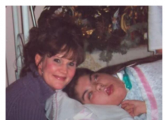 Kao mala je upala u bazen i bila u komi 20 godina: Kad su je dovezli kući, ono što se desilo sa ikonama je jezivo