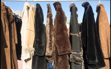 OTKRIVENO ODAKLE STIŽE ODEĆA KOJA SE PRODAJE U SEKEND-HEND RADNJAMA: Ima ih na svakom ćošku, mnogi se tamo oblače od glave do pete