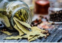 Svi bi trebali biti svjesni efekta koji se može postići jednostavnim stavljanjem običnog lovorovog lista u rernu i ostavljanjem da se peče 20 minuta.