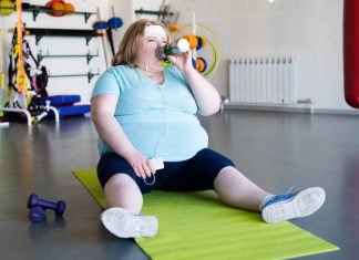 Voda u organizmu nam se nagomilava zbog ovih 8 stvari: Evo šta sprečava žene da smršaju, ma koliko se trudile