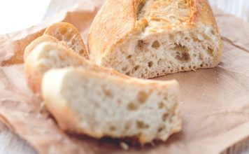 Hleb će ostati mek i do 3 nedelje: Samo u kesu stavite ovu biljku, nakon ovoga ćete stalno to raditi