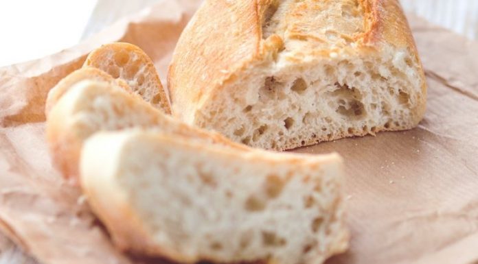 Hleb će ostati mek i do 3 nedelje: Samo u kesu stavite ovu biljku, nakon ovoga ćete stalno to raditi