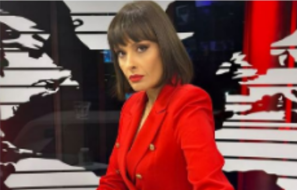 Ljudi ne veruju šta gledaju: Srpska voditeljka snimljena ispod stola, da li je moguće da nosi ovo u programu uživo