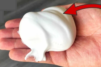 Moja svekrva kupuje samo NAJJEFTINU pjenu za brijanje: Kad mi je pokazala svoj domaći trik, imam ga i ja kod kuće – 1 pakovanje za cijelu godinu!