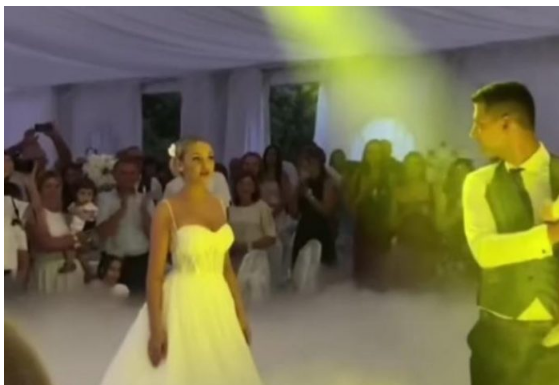 POČEO PRVI PLES, A MUZIKA STALA, MLADOŽENJA OSTAVIO MLADU: Gosti u neverici skočili sa stolica, ovo niko nije očekivao!