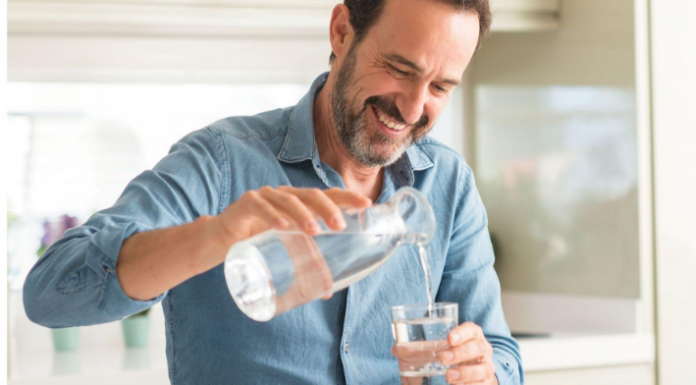 EVO KOLIKO VODE DNEVNO SMIJETE DA POPIJETE, A DA VAM NE STRADA MOZAK: Ova BROJKA je TAČNA MJERA, sve preko je TROVANJE