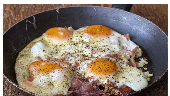 “Da li smem da doručkujem jaja svaki dan?” Evo šta na to kaže kardiolog, a šta onkolog