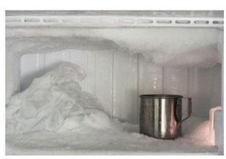 AKO VAM SE LED NAKUPLJA U ZAMRZIVAČU, SAMO UBACITE OVU NAMIRNICU: Nestaće kao rukom odnešen