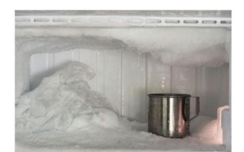 AKO VAM SE LED NAKUPLJA U ZAMRZIVAČU, SAMO UBACITE OVU NAMIRNICU: Nestaće kao rukom odnešen