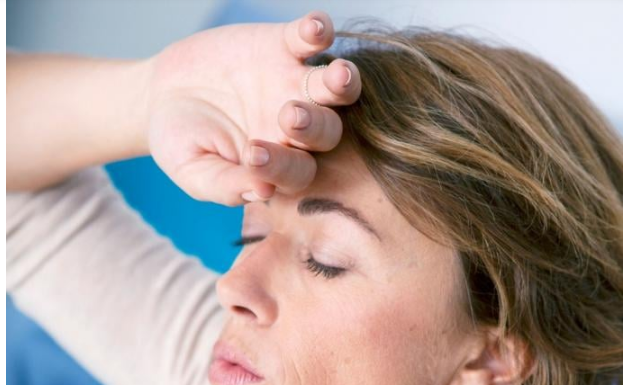 9 SIMPTOMA MENOPAUZE: Ovo je znak da je stigla, znak broj 2 je ZAJEDNIČKI SVIM ŽENAMA KOJE SU U MENOPAUZI