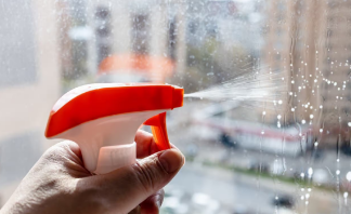 Pomiješati sa vodom i oprati prozore. Biće bez mrlja i savršeno sjajne čak i za POLA GODINE!