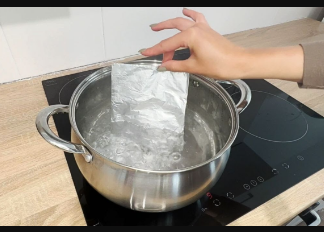 Znate li zašto FOLIJU treba baciti u kipuću vodu? Preporučila mi ga je iskusna domaćica i savršena je pomoć u domaćinstvu!