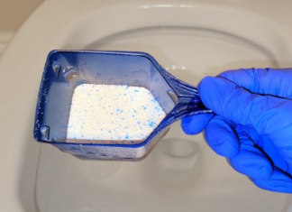 SIPAJTE U TOALET I SAČEKAJTE 15 MINUTA: Domaći trik koji bi SVI trebali znati!