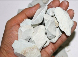 Svi bi trebali znati ovaj kamen: Stavite ga kraj svog prozora i nećete vjerovati kako će vam on služiti godinama!