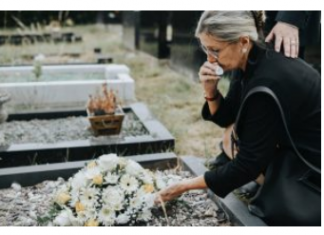 Ovim običajima sa sahrana Srbi skrnave veru: Sa 8 paganskih obreda se otuđujemo od crkve i pravimo niz strašnih grehova