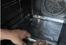 Zapuštena pećnica je prošlost: 0čistite je bez ribanja. TRIK sa limenom folijom će to učiniti za vas!