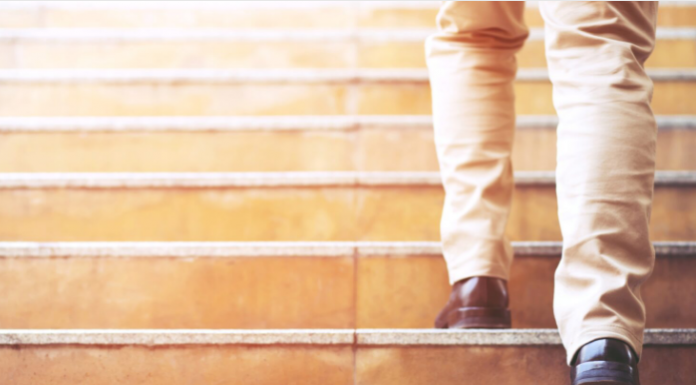 AKO SE TEŠKO PENJETE UZ STEPENICE, MOŽDA JE BAŠ TO ZNAK: Ovaj vitamin nedostaje mnogima, a ne daje jasne simptome