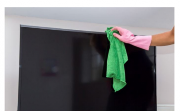 KAKO SE PRAVILNO ČISTI EKRAN TELEVIZORA: NIPOŠTO NE KORISTITE OVA SREDSTVA, MOŽETE TRAJNO DA GA UNIŠTITE