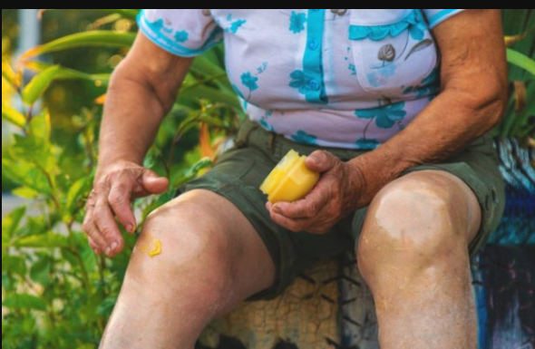 MUČI VAS BOL U KOLJENU? Rješenje je jednostavno i jeftino, trebaju vam samo ova 2 sastojka