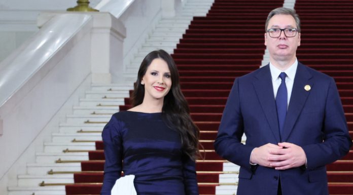 Ovdje žive ALEKSANDAR VUČIĆ I PRVA DAMA: Tamara otvorila vrata porodičnog doma, jeste li očekivali ovako nešto?! (FOTO)