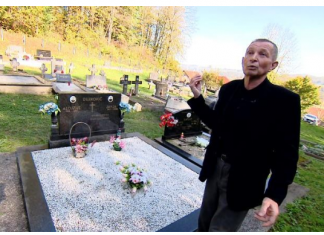 MARKO OTVORIO OČEV GROB DA SAHRANI MAJKU, KAD JE UGLEDAO KO JE UNUTRA, ZANIJEMIO: Čovjek ne zna šta ga snašlo! Misterija ledi krv