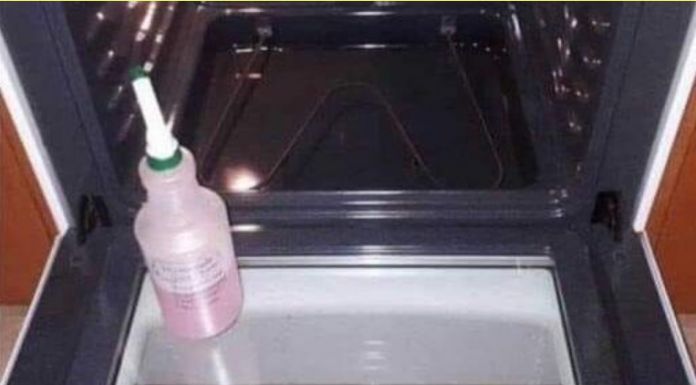 NAPRAVILA SAM OVAJ DOMAĆI SPREJ ZA ČIŠĆENJE RERNE: U životu neću više kupiti nikakvu hemiju, SKIDA SVE MRLJE (RECEPT)