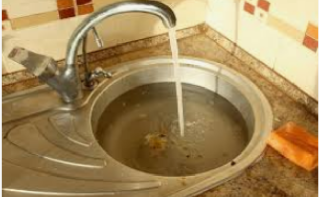 ZABORAVI ocat i sodu bikarbonu: Iskusni vodoinstalater mi je rekao kako BRZO i jednostavno popraviti sudoperu sa OVIM!