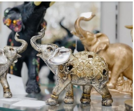 Veruje se da poklone od ovih ljudi pod hitno treba spaliti: Jednu stvar ćete sigurno primetiti u kući, ne ignorišite je