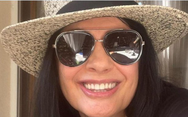 BURAN ŽIVOT KALIOPI – MUŽA I SINA JE OSTAVILA ZBOG 13 GODINA MLAĐEG: POZNATA PEVAČICA doživela UŽAS koji nije viđen kod nas