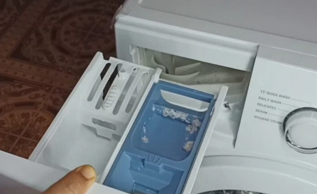 Mnogi još uvijek ne znaju da veš mašina ima tajno dugme za ribanje fioke: EVO GDJE SE NALAZI