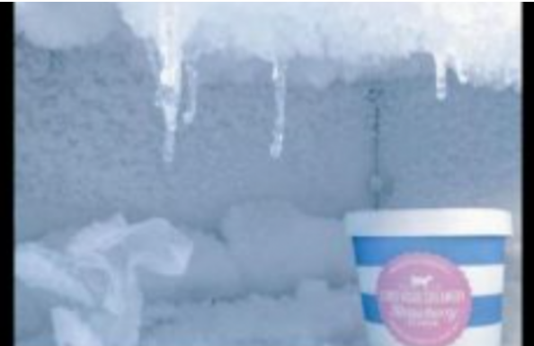 AKO VAM SE LED NAKUPLJA U ZAMRZIVAČU, SAMO UBACITE OVU NAMIRNICU: Nestaće kao rukom odnešen