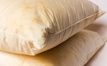 Kako ukloniti fleke od znoja sa jastuka: Svako treba da zna ova TRI trika i zaboravi na uporne žute mrlje