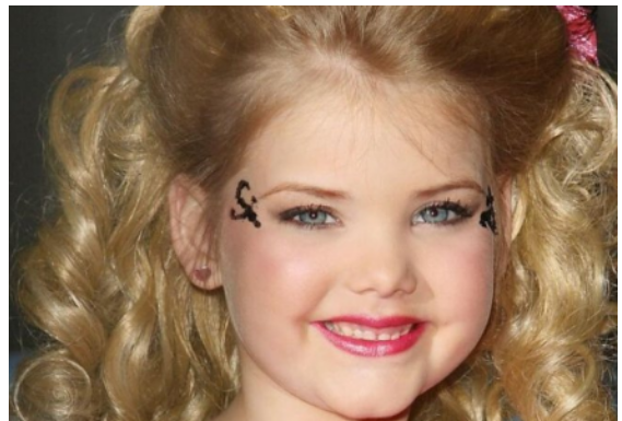 Sa dvije godine majka je sIala u solarijum, proglašena za najljepšu djevojčicu u cijeloj Americi: A pogledajte kako sada izgleda, transformacija je očigledna