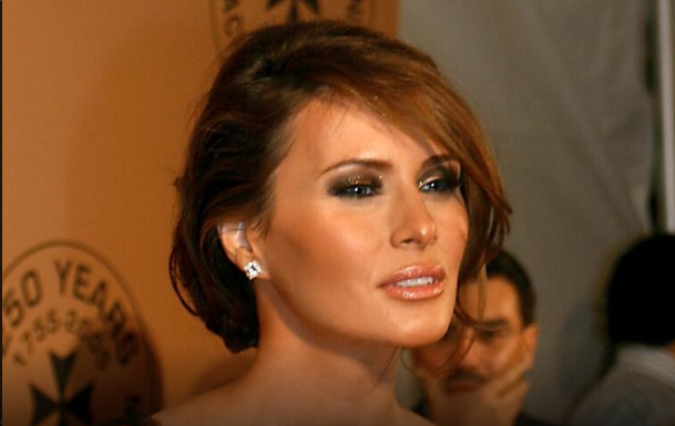 Melanija Tramp u bikiniju je kao boginja, ima 54 a zgodnija od duplo mlađih cura: Kune se u 1 vežbu za savršene obline