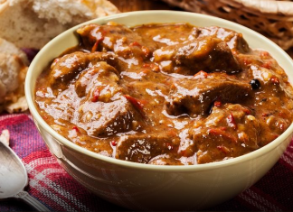 Recept za najbolji vojvođanski gulaš, svi kažu da je mnogo ukusniji od mađarskog: Poseban šmek mu daje 1 sastojak
