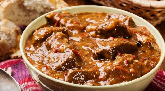Recept za najbolji vojvođanski gulaš, svi kažu da je mnogo ukusniji od mađarskog: Poseban šmek mu daje 1 sastojak