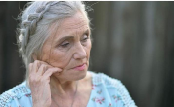 Zašto Žene Koje Stare Sve Manje Imaju Ljudi Oko Sebe